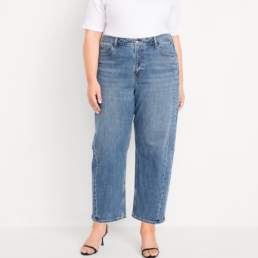 NWT- Old Navy - 30+. High Waist Barrel Fit Ankle